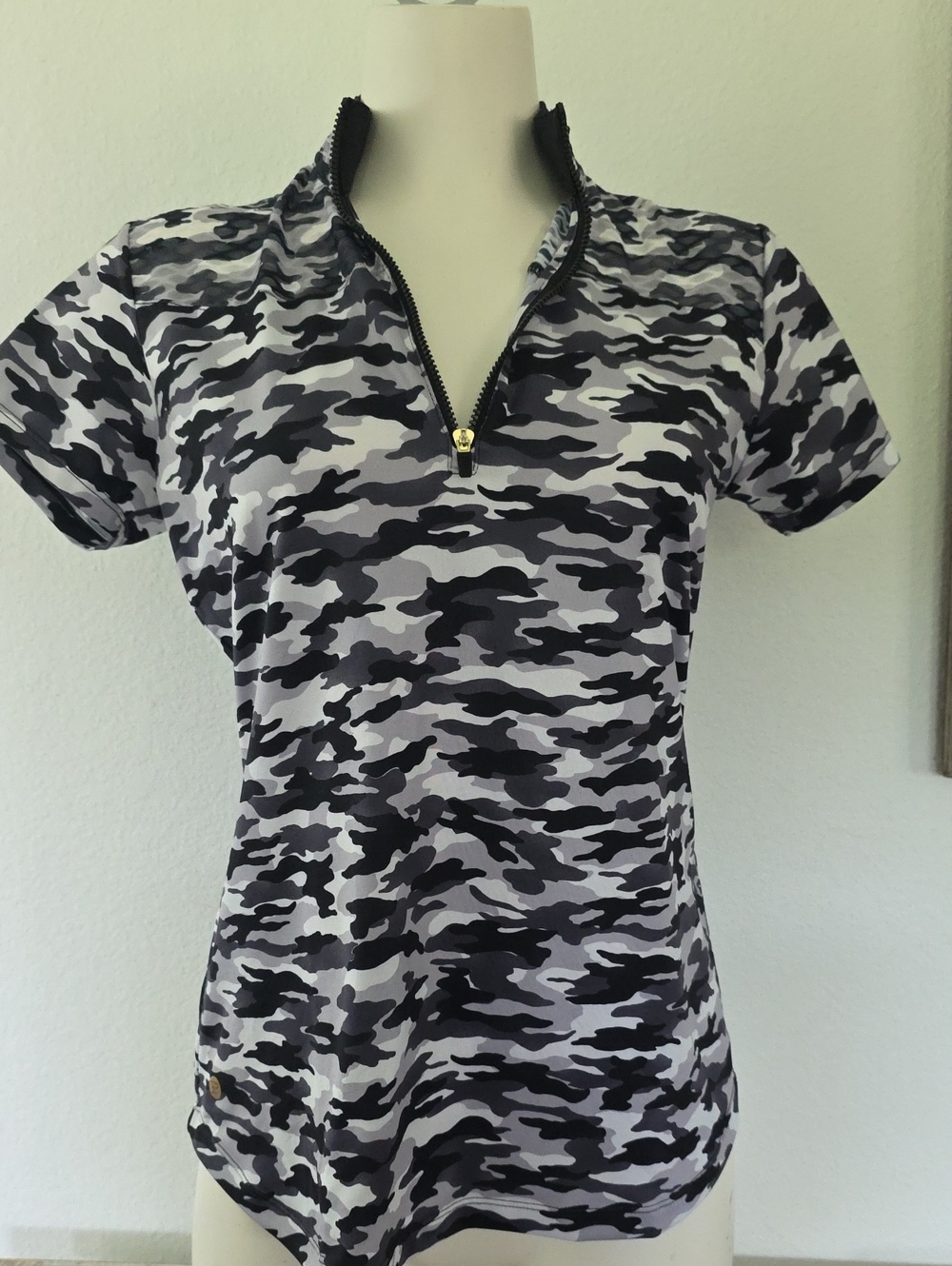 NWT EP New York Golf Women’s Short Sleeve Zip Neck Camouflage Top